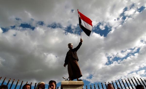 حكومة الانقاذ الوطني اليمنية تؤدي اليمين ورئيسها يؤكد السعي لتلبية حاجات الشعب
