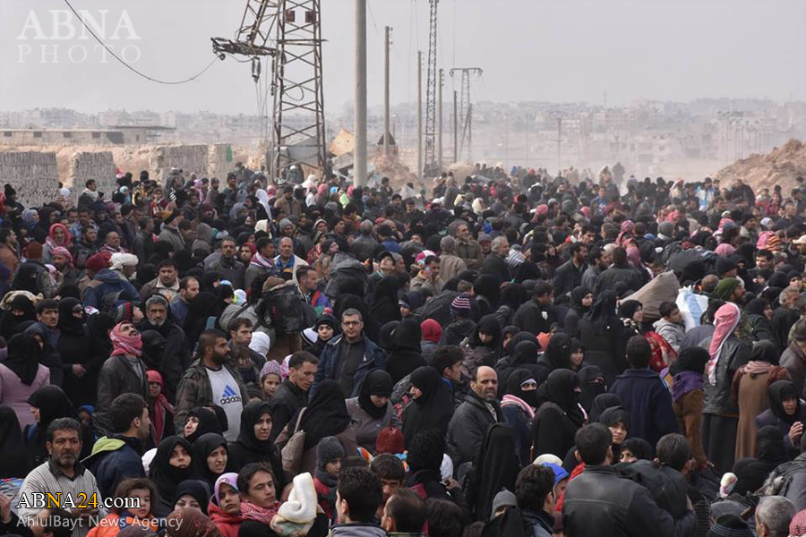 تقرير مصور/ نزوح آلاف المدنيين الى مناطق آمنة يسيطر عليها الجيش السوري