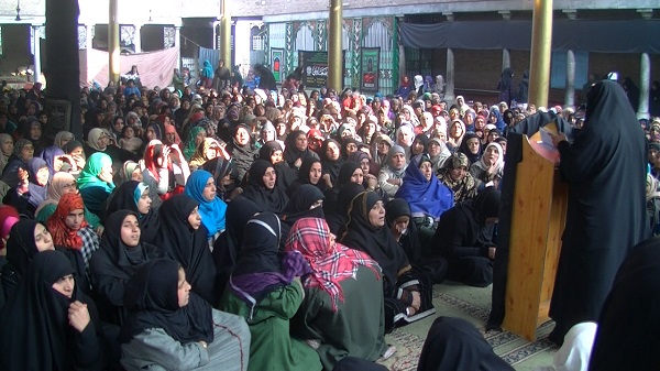انجمن شرعی کے اہتمام سے مرکزی امام باڑہ بڈگام میں یوم زینبؑ کا انعقاد