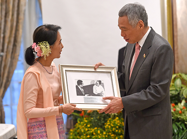 စင္ကာပူစီးပြားေရးကို အႏွစ္ ၂၀ အတြင္း ျမန္မာေက်ာ္တက္ရန္ ေမွ်ာ္လင့္ေၾကာင္း ေဒၚေအာင္ဆန္းစုၾကည္ေျပာၾကား