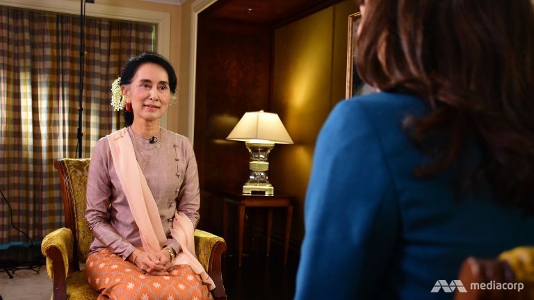 ဝန္ႀကီးမ်ားလာဘ္မစားျခင္း စိတ္အေက်နပ္ဆံုးျဖစ္ေသာ္လည္း အရာရွိငယ္အခ်ိဳ႕ ျဖစ္ေစခ်င္သကဲ့သို႔မျဖစ္ေသးေၾကာင္း ေဒၚေအာင္ဆန္းစုၾကည္ေျပာၾကာ