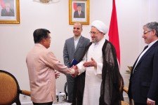 Pertemuan JK dengan Ayatullah Araki di Jakarta