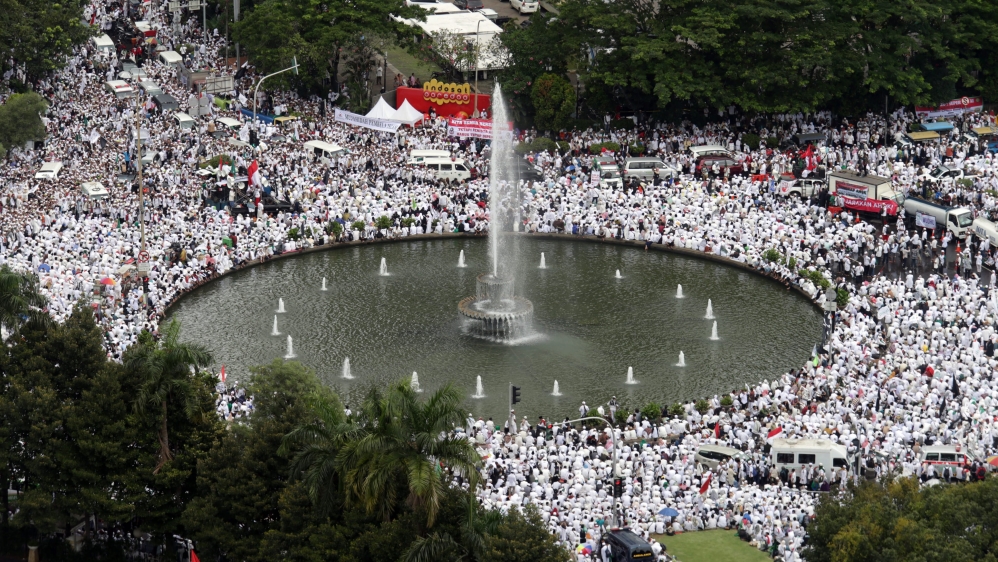 Indonesians rally against Purnama over blasphemy claims / Pics