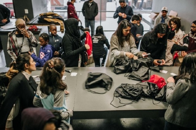 US Muslim community in Dallas pack survival kits for homeless / Pics