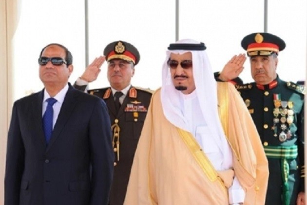 الملك السعودي يصل أبو ظبي والرئيس المصري غادرها إلى القاهرة !