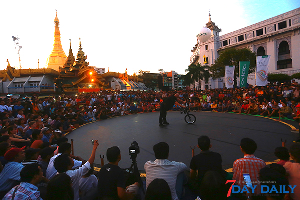 ‘မဂၤလာပါ’ပဲြေတာ္ဒုတိယေန႔အစီအစဥ္ လာေရာက္ၾကည့္႐ႈသူ ပိုမိုမ်ားျပား