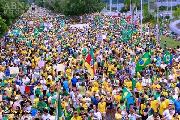 Manifestantes em Manaus saem às ruas em defesa de procuradores da Lava Jato