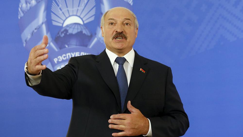 Лукашенко Бакы Авропа Ојунларыны бармағына долады