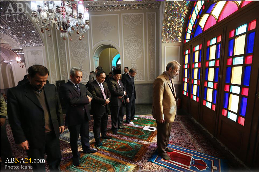 Berita Bergambar: Wakil Parlimen Indonesia Dirikan Sembahyang Jemaah Dengan Speaker Majlis Iran