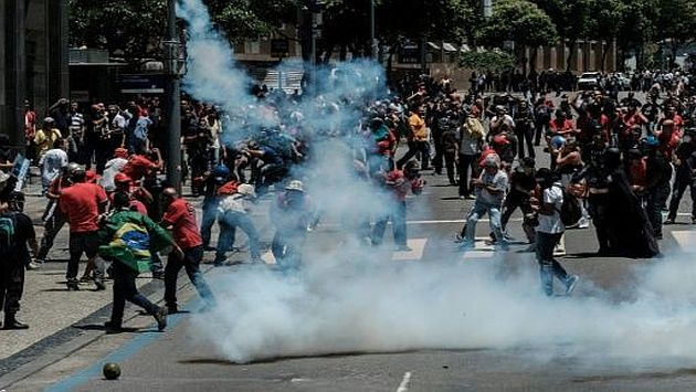 Violentos Choques entre la Policía y Manifestantes en Río de Janeiro
