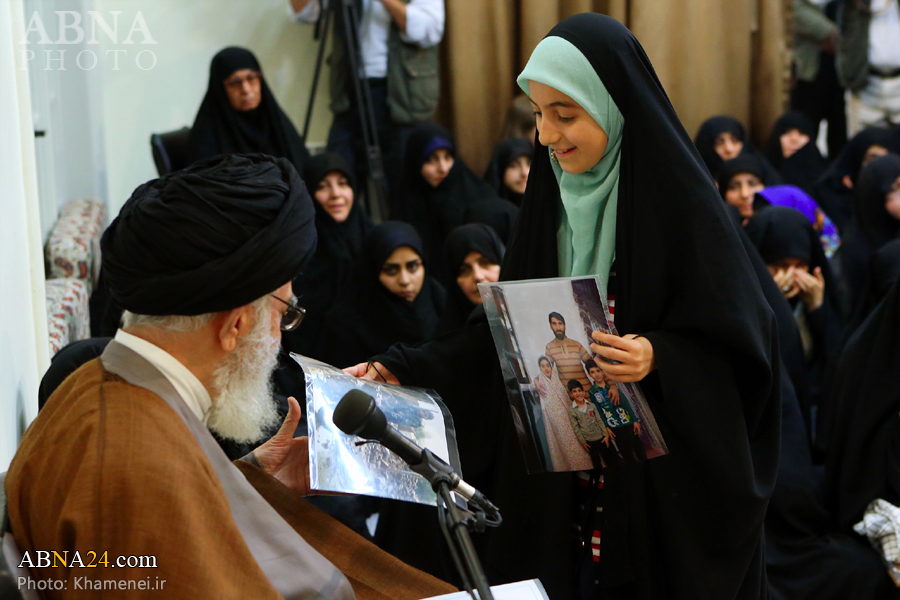 Berita Bergambar: Pertemuan Ali Khamenei Dengan Ahli Keluarga Para Syahid Yang Berjuang Di Syria Dan Iraq