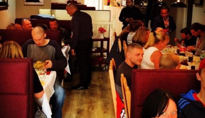 Muslimanski restoran u Engleskoj uoči Božića dijeli besplatnu hranu