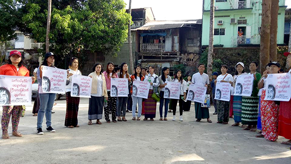 ေမာ္လၿမိဳင္တြင္ သက္ငယ္မုဒိမ္းမႈ ပေပ်ာက္ေရး ေဒသခံ ငါးဆယ္ခန္႔ ဆႏၵထုတ္ေဖာ္