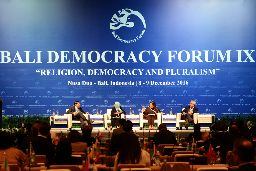  Negara-negara Demokrasi Maju dan Berkembang sama-sama Hadapi Tantangan Kemajemukan