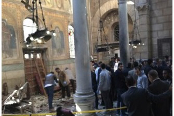 カイロの教会爆発、２５人死亡　爆弾投げ込みか