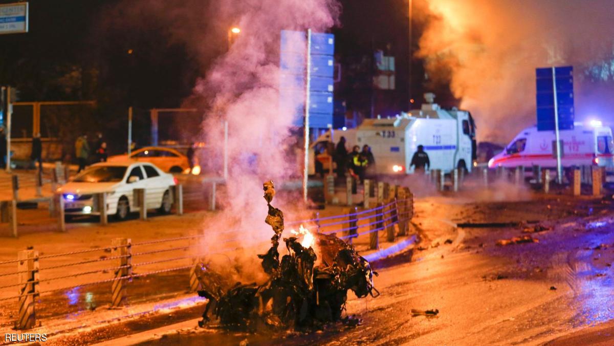 انفجار سيارة مفخخة وانتحاري ومقتل وإصابة 195 في اسطنبول + (صور)