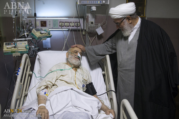 تصویری رپورٹ: رہبر انقلاب اسلامی کے دفتر کے انچارج نے حجۃ الاسلام والمسلمین محسن قرائتی کی عیادت کی