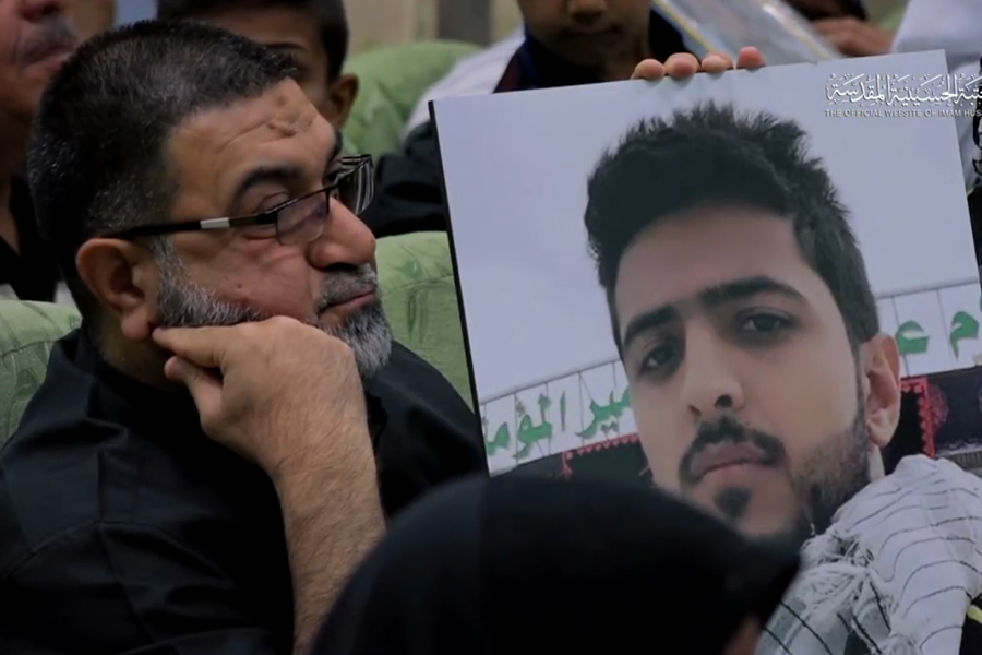 المرجع الديني الأعلى لوالد أحد الشهداء: "أنتم فخر هذه الأمة ولولا أبناؤكم لاشتعلت المنطقة"+ (صور)