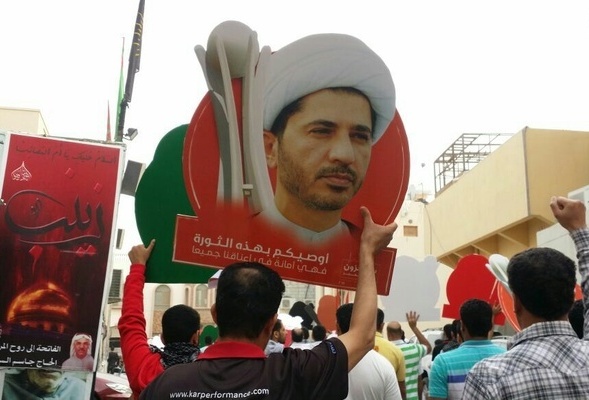البحرينيون يتظاهرون تنديدا بمحاكمة الشيخ علي سلمان 