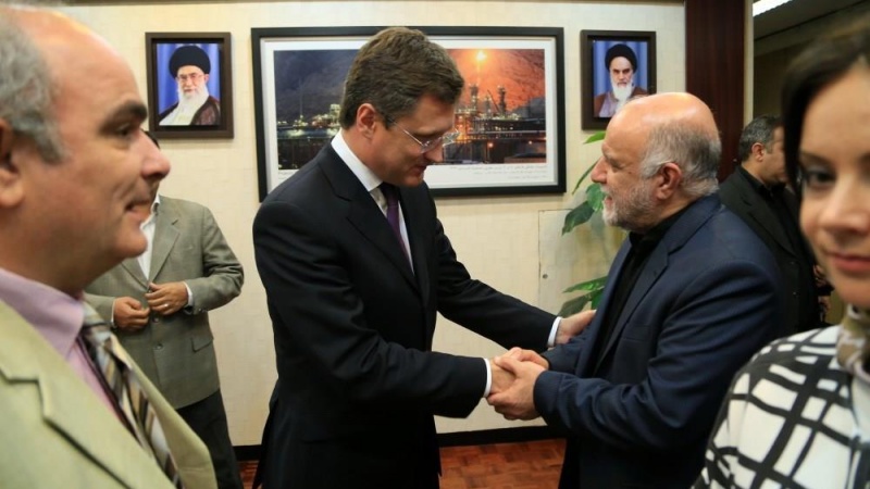 روس اور ایران کے درمیان تیل اور گیس کے شعبے میں تعاون کے سمجھوتے پر دستخط
