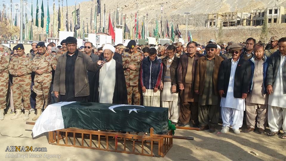 Pakistani Shiite soldier martyred in terrorist attack in Quetta; Sunni officials attend the funeral prayer / Photos