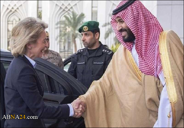 وزيرة الدفاع الألمانية ترفض ارتداء العباءة بالسعودية!