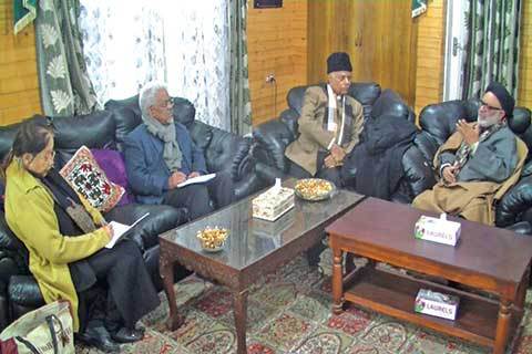 Delhi team in Kashmir, talks with Anjuman-e-Sharie Shian president
