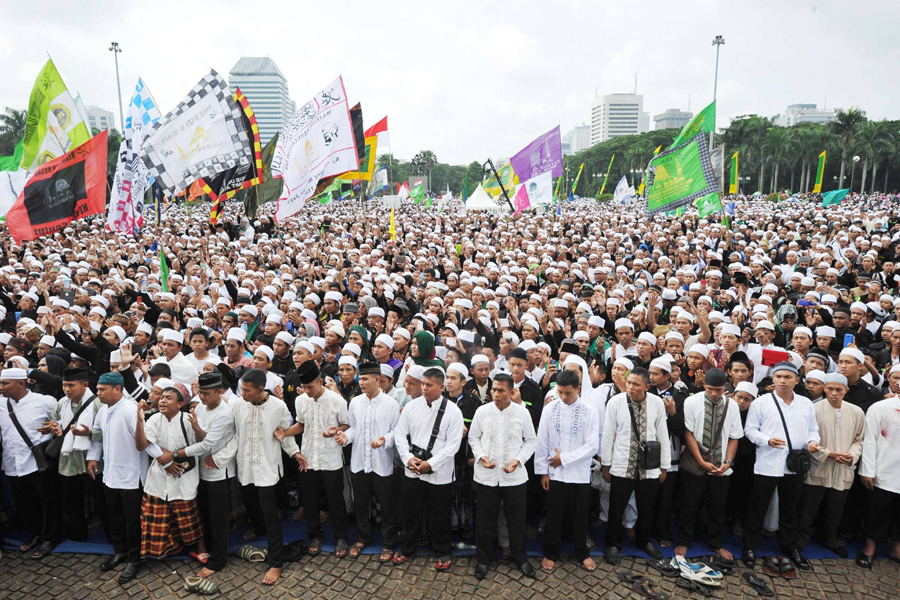 المسلمون في إندونيسيا يحتلفون بالمولد النبوي الشريف بطريقتهم الخاصة 