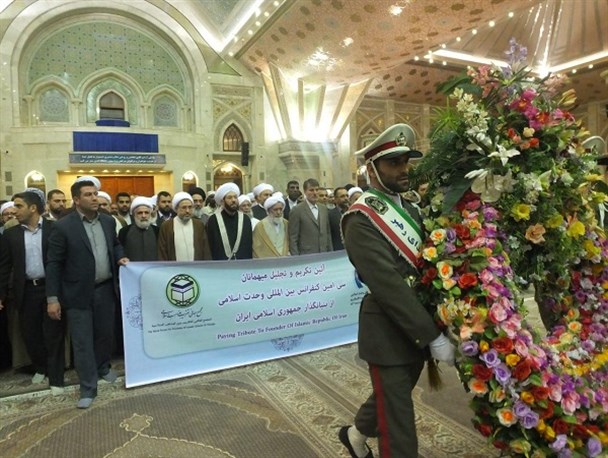 Shia, Sunni Muslim attendees of Unity Conference pay tribute to Imam Khomeini