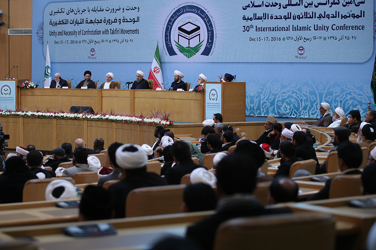 Iran president: Both Shia Crescent, Sunni Triangle false; Shia-Sunnis are brothers