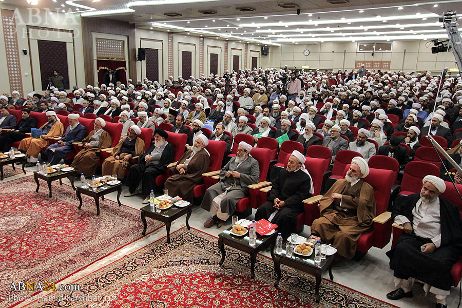 Le présent Ayatullah Sayyed Ahmad Alamolhoda à la "Conférence unité humaine" Tenue à Mashhad 