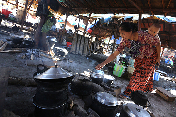 လိုင္ဇာအနီးတုိက္ပြဲမ်ား ျပင္းထန္ေန၍ စစ္ေဘးဒုကၡသည္ႏွင့္ ေဒသခံမ်ားစိုးရိမ္ေန