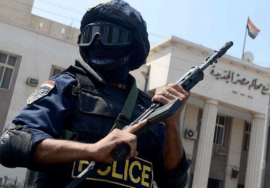 حبس 4 رجال شرطة بتهمة تعذيب مواطن حتى الموت في مصر