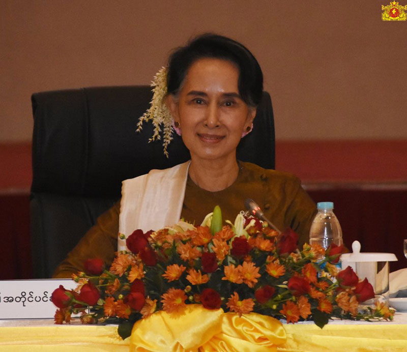 ျငိမ္းခ်မ္းေရးလုပ္ငန္းစဥ္ ရန္ပုံေငြအဖြဲ႔ ဥကၠ႒အျဖစ္ ေဒၚေအာင္ဆန္းစုၾကည္ ဦးစီးၿပီး အဖြဲ႔၀င္ ၁၆ ဦးျဖင့္ ယေန႔ဖြဲ႔စည္း