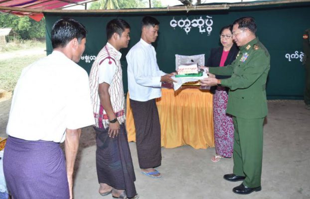 ဗိုလ္ခ်ဳပ္မႉးႀကီး မင္းေအာင္လိႈင္ ေမာင္ေတာေဒသသို႔ ေရာက္ရွိေန