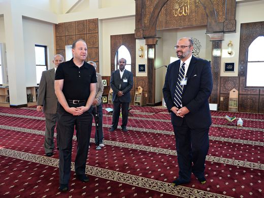 U.S. Jewish democrat.: If Trump establish registry targeting Muslims, I will declare Islam as my faith