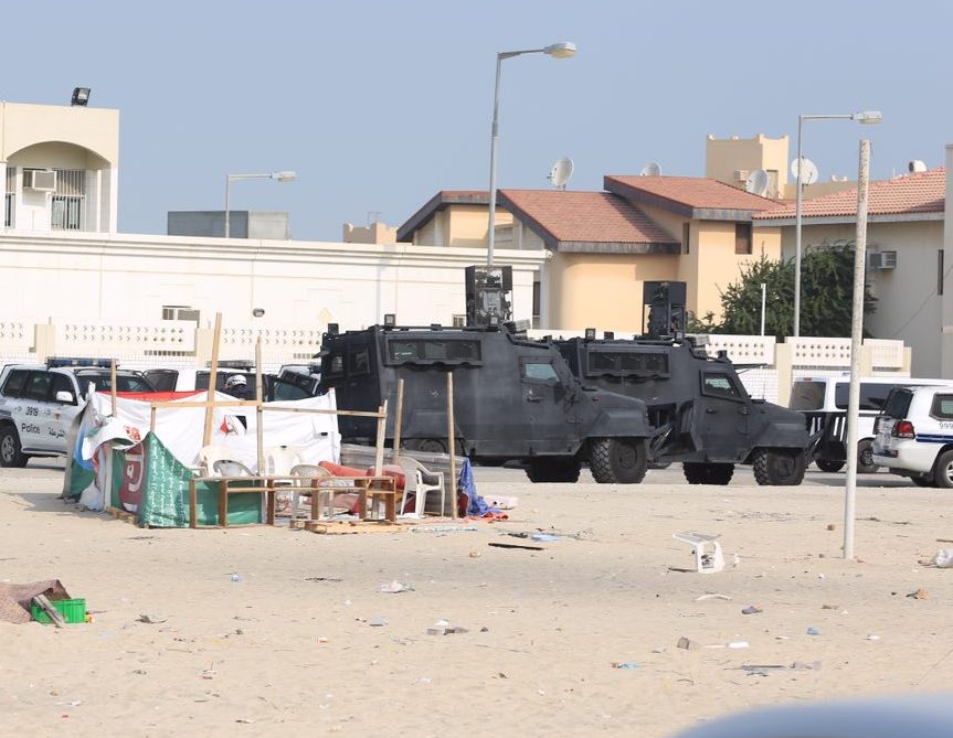 منظمة (بحرين ووتش) تكشف استعمال قوات النظام مدرعات وقنابل جديدة في قمع المتظاهرين بالدراز