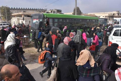 خروج عشرات الآلاف من حلب الشرقية