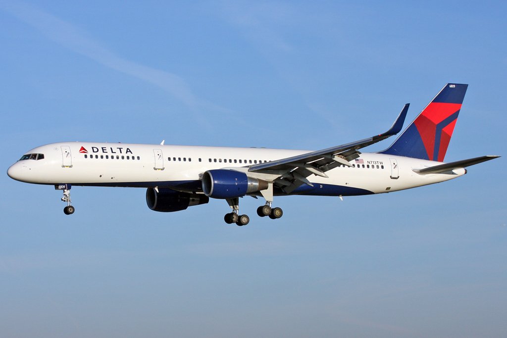 美国网络红人遭达美航空赶下飞机原因竟然只是「说阿拉伯语」？