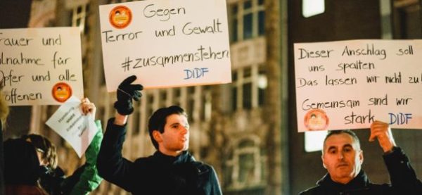 Alle stehen #zusammen
