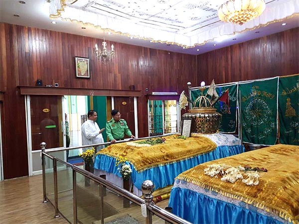 ကာကြယ္ေရးဦးစီးခ်ဳပ္ သီေပါဘုရင္ႏွင့္ အိႏၵိယအင္ပါယာေနာက္ဆံုးဘုရင့္ဂူဗိမာန္မ်ားကုိ ရက္ပိုင္းအတြင္း ဆက္တုိက္သြား