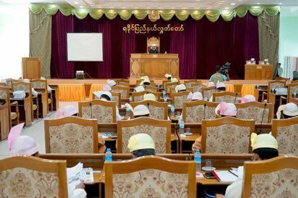 ဘြဲ႔ရမသန္စြမ္းသူမ်ားကို အစိုးရ၀န္ထမ္းအျဖစ္ခန္႔အပ္ရန္ ရခိုင္လႊတ္ေတာ္၌အဆိုတင္