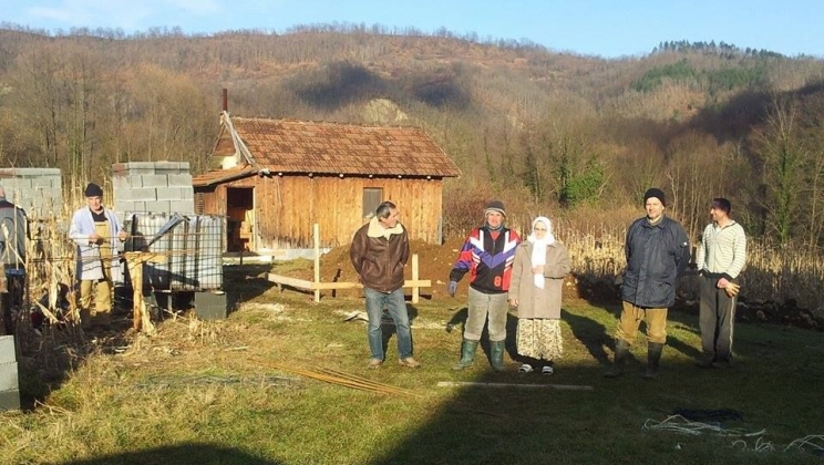 Mještani grade kuću majci tri šehida u Glodima