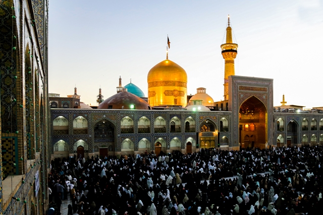 Canadian youth converts to Shia Islam in Imam Reza’s Holy Shrine