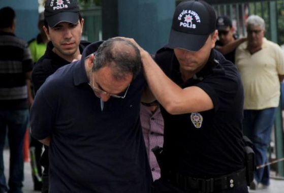 السلطات التركية تعتقل صحفيا بارزا بسبب تغريدة له تويتر