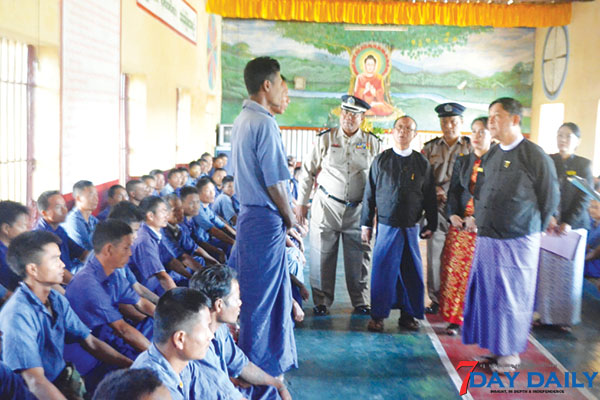 ပုသိမ္အက်ဥ္းေထာင္သို႔ ျပည္ေထာင္စုတရားလႊတ္ေတာ္ခ်ဳပ္ တရားသူႀကီးဦးသာေဌး လာေရာက္စစ္ေဆး