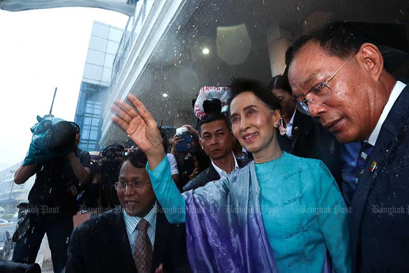 ေဒၚေအာင္ဆန္းစုၾကည္ ေရႊ႕ေျပာင္းအလုပ္သမားမ်ားႏွင့္ ေတြ႔ဆံုသည့္ဓာတ္ပံု အေကာင္းဆုံး ဓာတ္ပုံစာရင္းတြင္ ပါဝင္