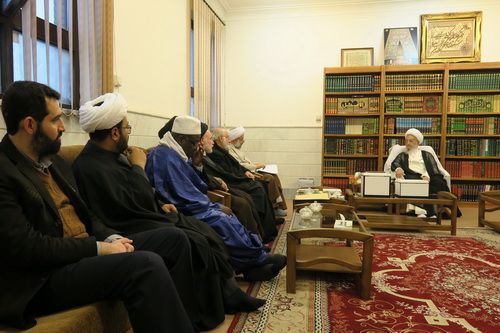 Ayatollah Makarem Shirazi: Promoting Islamic teachings 'religious obligation' 