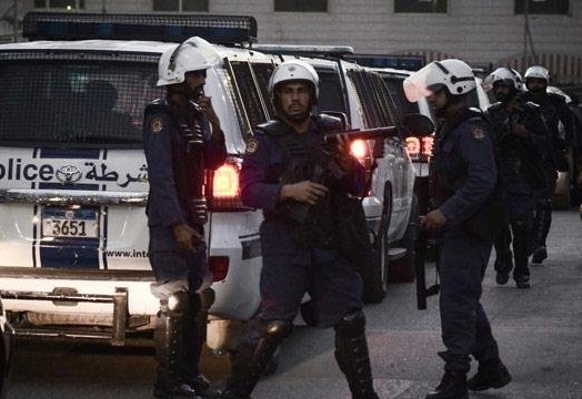 سلطات المنامة تعتقل 30 شخصاً في منطقة بني جمرة + (فيديو)