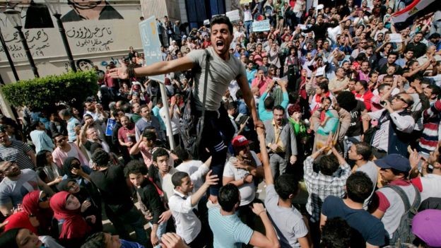 Egyptian Police arrests protesting transfer of Red Sea islands to Saudi Arabia